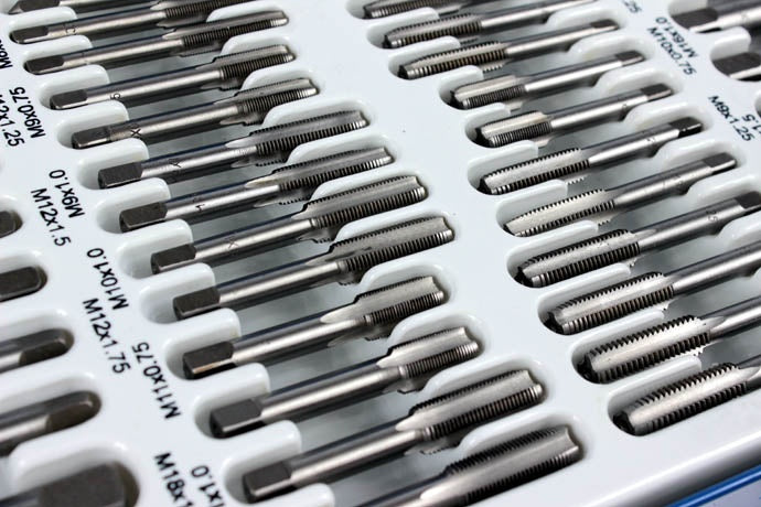 TAP AND DIE SET | M2 - M18 | 110 PCS. (ES-68110)