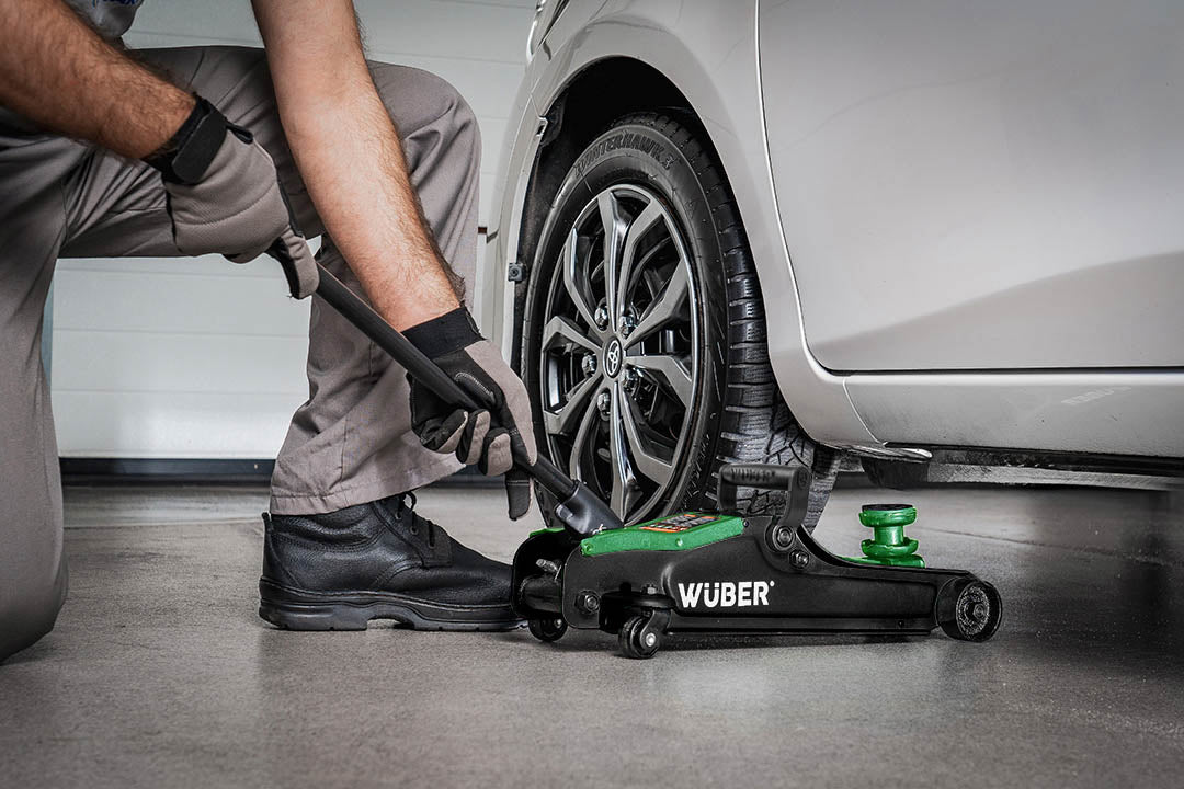 LOW PROFILE HYDRAULIC FLOOR JACK WITH WHEELS WÜBER W22001 | 90-360 MM | 2.5 T (W22001 )