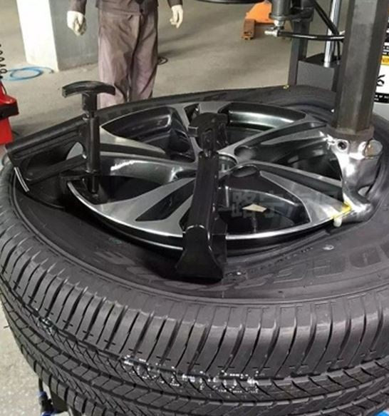 BEAD HOLDING TOOL FOR TYRES (BC100)